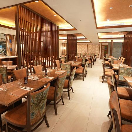 Royce Hotel & Casino Clark Field Екстериор снимка