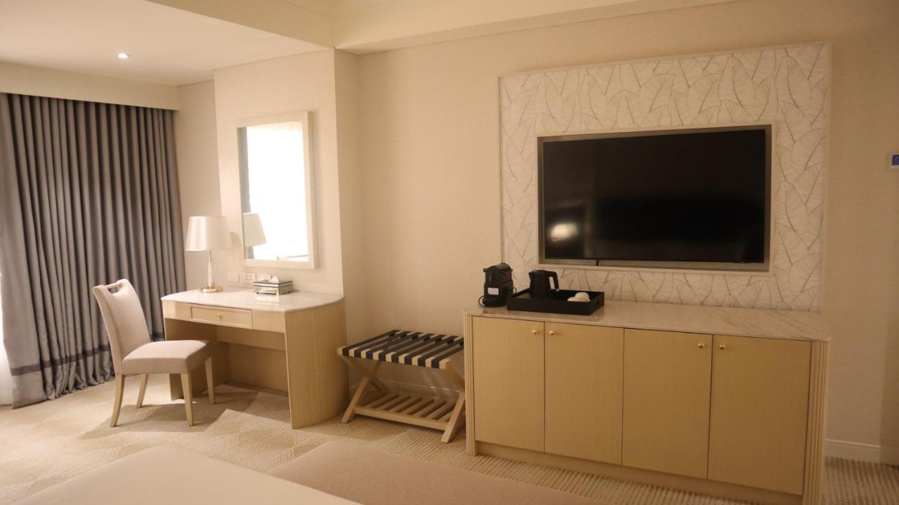 Royce Hotel & Casino Clark Field Екстериор снимка