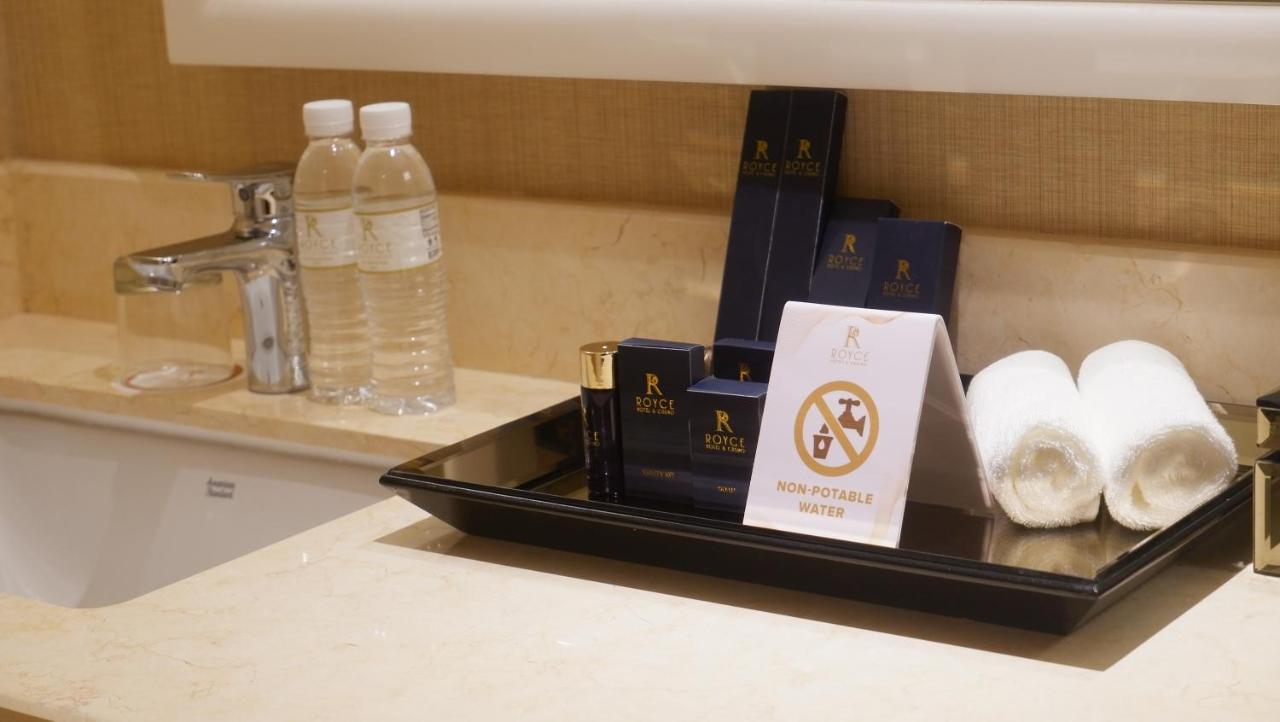 Royce Hotel & Casino Clark Field Екстериор снимка