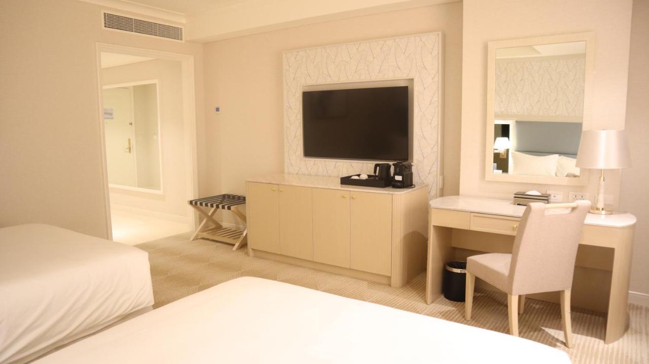 Royce Hotel & Casino Clark Field Екстериор снимка