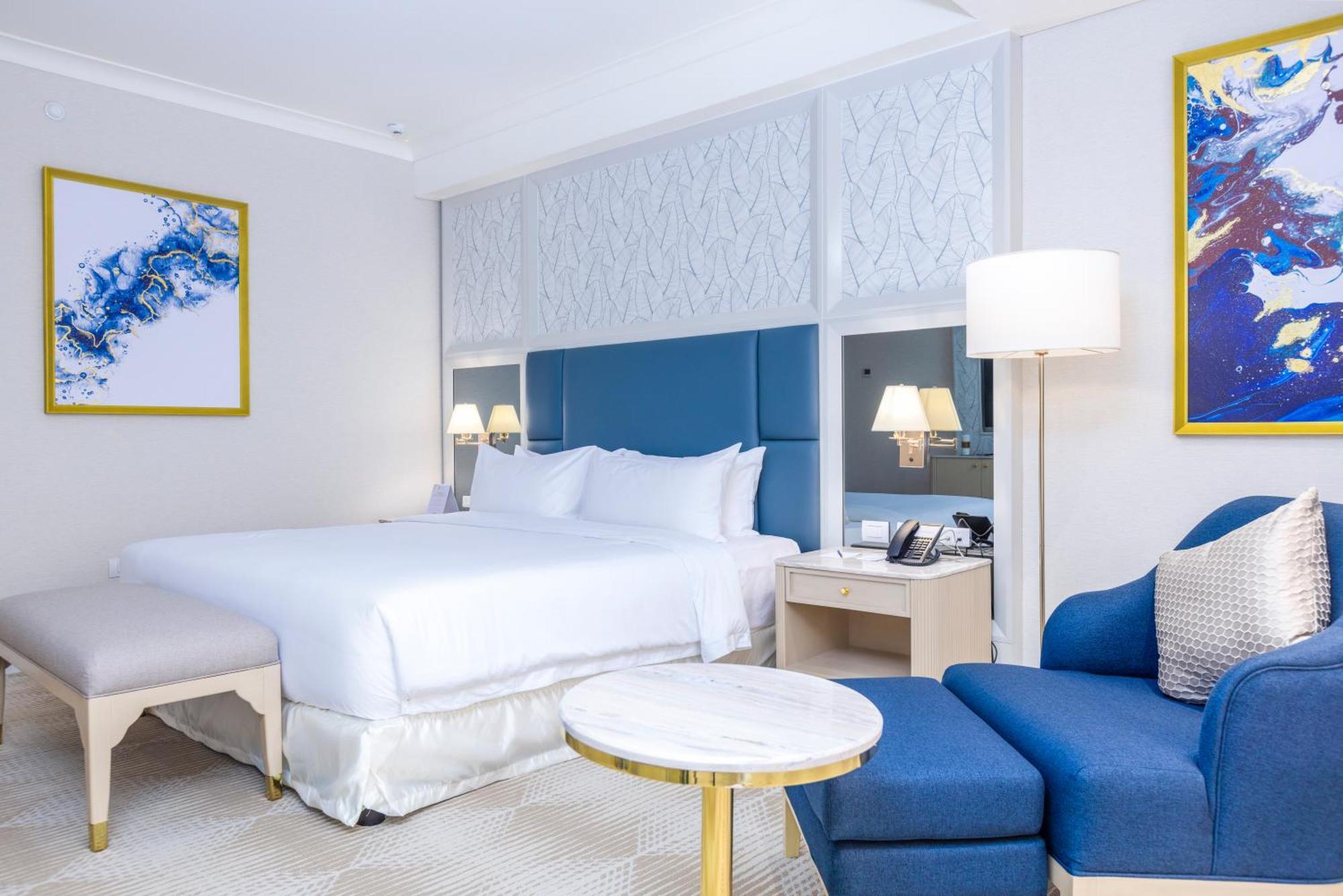 Royce Hotel & Casino Clark Field Екстериор снимка