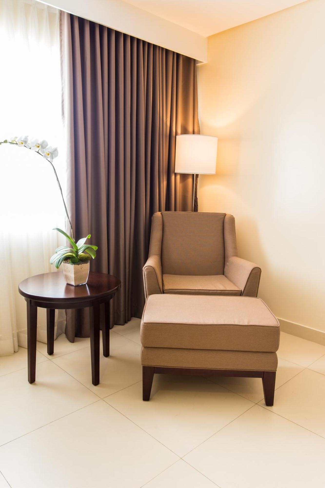 Royce Hotel & Casino Clark Field Екстериор снимка