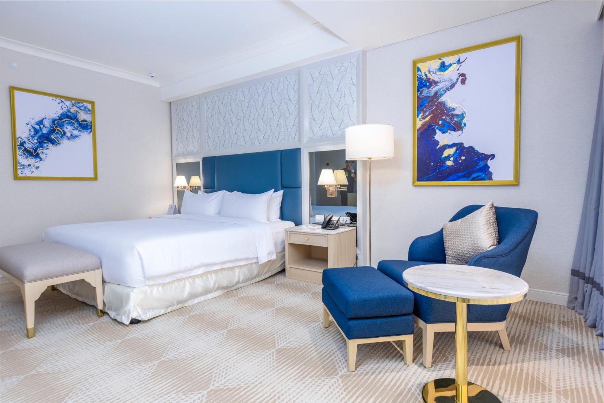 Royce Hotel & Casino Clark Field Екстериор снимка