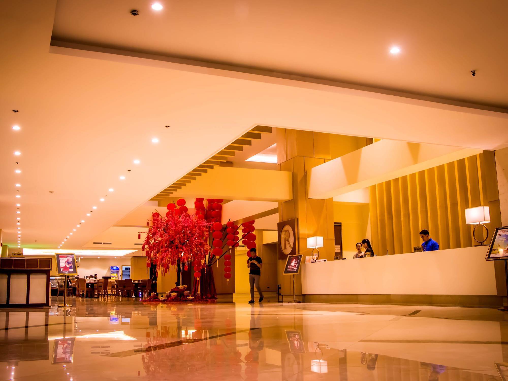 Royce Hotel & Casino Clark Field Екстериор снимка